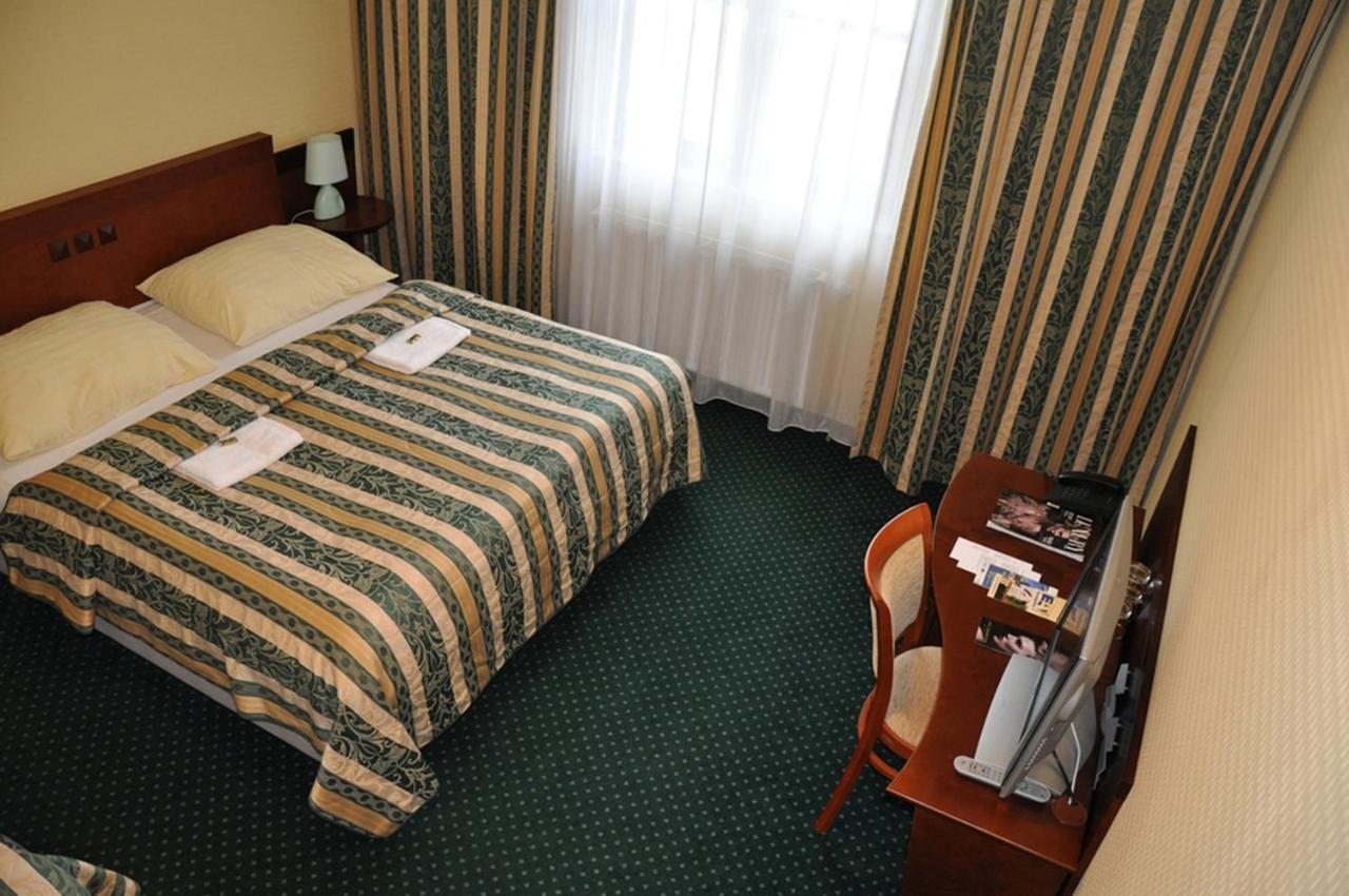 Hotel Terasa Frýdek-Místek Oda fotoğraf
